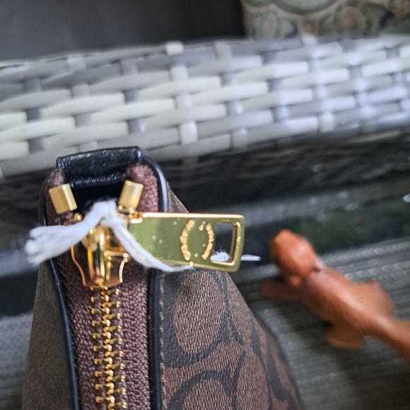 🎁 NEW COACH AVA SIGNATURE Shoulder Bag with Gold Chains/Hardware - Picture 14 of 14